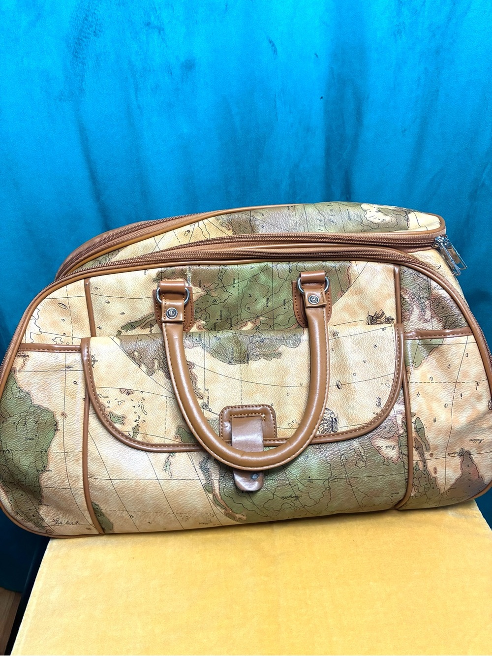 Stylish Travel Bag - Picture 13 of 16